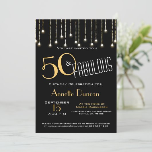 50 en Fabulous Black Gold Lights Glam Invitation Kaart (Staand voorkant)