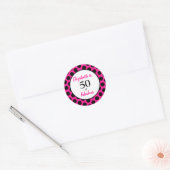 50 en Fabulous Bold Pink met zwarte poolpunten Ronde Sticker (Envelop)