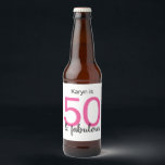 50 en Fabulous Dames 50th Birthday Party Bier Etiket<br><div class="desc">Een leuke kleurrijke 50e verjaardagscles om de drinken op het feest te personaliseren. Dit ontwerp is voorzien van de typografie "50 en fabelachtig",  die heet roze en zwart is.</div>