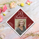 50 en Fabulous Dark Red Photo 50th Birthday Servet<br><div class="desc">50 en Fabulous Dark Red Foto 50th Birthday Napkins. Gezegde 50 en fabulous is in modern wit manuscript op een rode achtergrond. Maak je eigen 50ste verjaardagsartikel voor haar. Pas met de naam en het leeftijdsaantal aan en neem uw foto in de sjabloon op.</div>