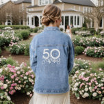 50 en Fabulous Elegant 50th Birthday Denim Jacket<br><div class="desc">De woorden "50 and Fabulous" worden elegant geprononceerd met trendy typografie. Voel je vrij om de kleuren eenvoudig aan te passen via het bewerkingsmenu om te passen aan uw voorkeursschema. Vier uw vijftigste verjaardag in stijl met dit gepersonaliseerde ontwerp.</div>