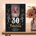 50 en Fabulous Foliage 50th Birthday Foto Kaart<br><div class="desc">50 en Fabulous Foliage 50th Birthday Photo Card. 50 en fantastische tekst in trendy wit manuscript met een naam en witte blad op een zwarte achtergrond. Pas het aan met je foto,  jouw naam en leeftijd. Voeg jouw tekst in de kaart toe of verwijder deze.</div>