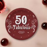 50 en Fabulous Foliage Red 50ste verjaardag Papieren Bordje<br><div class="desc">50 en Fabulous Foliage Red 50th Birthday Paper Borden. Gepersonaliseerde 50e verjaardagsfeestje borden. 50 en fabelachtige tekst in trendy wit schrift met een naam en wit gebladerte op een donkerrode achtergrond. Personaliseer het met jouw naam en leeftijd.</div>