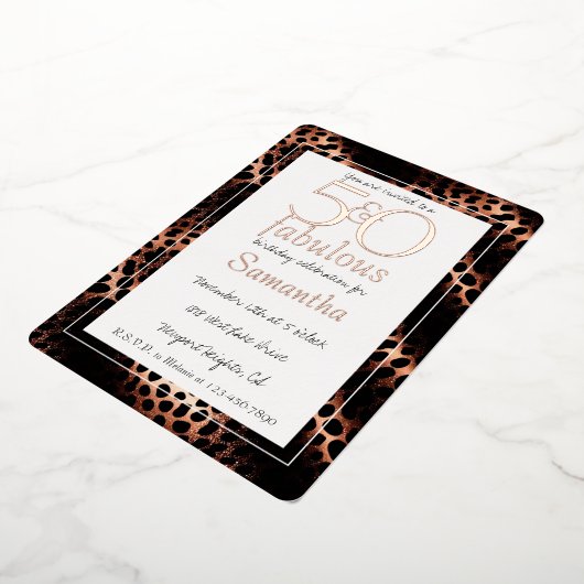 50 en Fabulous Glam Roos Gold Leopard Verjaardag Folie Uitnodiging (Gedraaid)