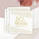 50 en Fabulous Gold Glitter 50th Birthday Servet<br><div class="desc">50 en Fabulous Gold Glitter 50th Birthday Party Napkins. Moderne en elegante verjaardagsluiers met trendy typografie en faux goudglitter stippen. Het ontwerp heeft een douanenaam. Maak gepersonaliseerde 50ste verjaardagsluiers voor haar.</div>