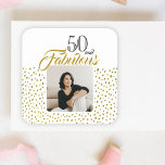 50 en Fabulous Gold Glitter Photo 50th Birthday Vierkante Sticker<br><div class="desc">50 en Fabulous Gold Glitter Foto 50e Verjaardag Sticker. Het ontwerp heeft faux gouden glitter stippen en het gezegde 50 en fabelachtig is in modern schrift. Pas met de leeftijd aan en plaats uw foto in de sjabloon.</div>