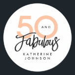 50 en Fabulous Modern 50th Birthday Ronde Sticker<br><div class="desc">De woorden "50 and Fabulous" worden elegant geprononceerd met trendy typografie. Voel je vrij om de kleuren eenvoudig aan te passen via het bewerkingsmenu om te passen aan uw voorkeursschema. Vier uw vijftigste verjaardag in stijl met dit gepersonaliseerde ontwerp.</div>