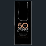 50 en Fabulous Modern 50th Birthday Wijn Cadeautas<br><div class="desc">De woorden "50 and Fabulous" worden elegant geprononceerd met trendy typografie. Voel je vrij om de kleuren eenvoudig aan te passen via het bewerkingsmenu om te passen aan uw voorkeursschema. Vier uw vijftigste verjaardag in stijl met dit gepersonaliseerde ontwerp.</div>