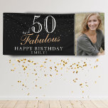 50 en Fabulous Modern Black 50th Birthday Foto Spandoek<br><div class="desc">50 en Fabulous Modern Black 50th Birthday Photo Banner. Geweldig bord voor het 50ste verjaardagsfeest met een aangepaste foto, inspirerend en grappige quote 50 en geweldig. De achtergrond is zwart en de tekst is in witte en gouden kleuren. Pas het teken aan met je foto, jouw naam en het leeftijdsnummer...</div>