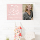 50 en Fabulous Modern Pink 50th Birthday Foto Spandoek (Insitu)