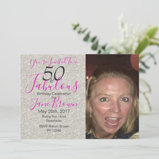 50 en Fabulous Paars Silver and Pink-uitnodiging Kaart (Staand voorkant)