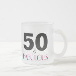 50 en Fabulous Pink 50th Birthday Gift Mok<br><div class="desc">Vier het draaien 50 in stijl met dit elegante 50ste verjaardagsontwerp. 50 en Fabulous in magenta en zwarte tekst.</div>
