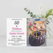 50 en Fabulous Pink 50th Birthday Invitation Kaart (Staand voorkant)