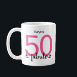 50 en Fabulous Pink Black 50th Birthday Koffiemok<br><div class="desc">Ken je een speciale vrouw die haar 50ste verjaardag viert en je hebt iets nodig dat net zo uniek is als zij? Ze zal genieten van deze leuke en kleurrijke roze en zwarte 50 & fantastische koffie mok.</div>