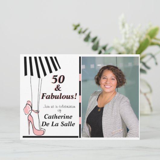 50 en Fabulous Pink Black Stripe Photo Invitation Kaart (Staand voorkant)