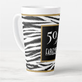50 en FABULOUS! Retro Zebra Stripes 50th Birthday Latte Mok (Linkerhoek)