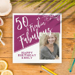 50 en Fabulous Script Photo Magenta 50th Birthday Servet<br><div class="desc">50 en Freakin Fabulous Script Photo Magenta 50th Birthday Napkins. Het witte manuscript van de rendy en witte blad met een douanefoto. Maak je eigen 50ste verjaardagsfeestje voor haar. Pas met de naam en de leeftijd aan en neem uw foto in de sjabloon op.</div>