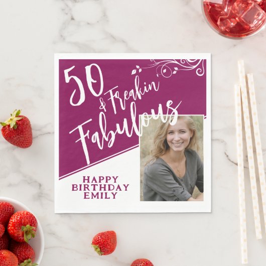 50 en Fabulous Script Photo Magenta 50th Birthday Servet (Insitu)