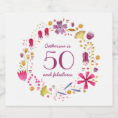 50 en Fabulous Waterverf Floral Custom Name Sparkling Wijnetiket (Enkel label)