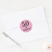 50 en fantastische verjaardagsfeest zeemeermin roz ronde sticker (Envelop)