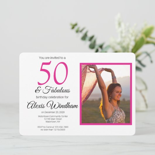 50 en geweldige verjaardagsuitnodiging met foto kaart (Staand voorkant)