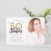 50 en geweldige verrassingsfeestfotouitnodiging kaart (Staand voorkant)