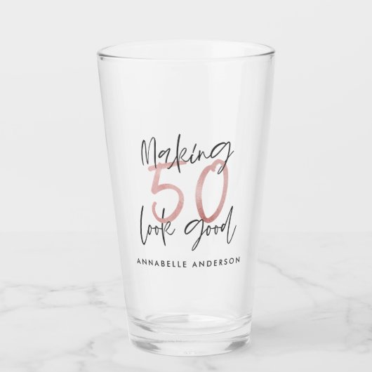 50 er goed uitzien, roze glitter verjaardag glas (Voorkant)