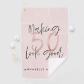 50 er goed uitzien, roze glitter verjaardag golfhanddoek (Insitu)