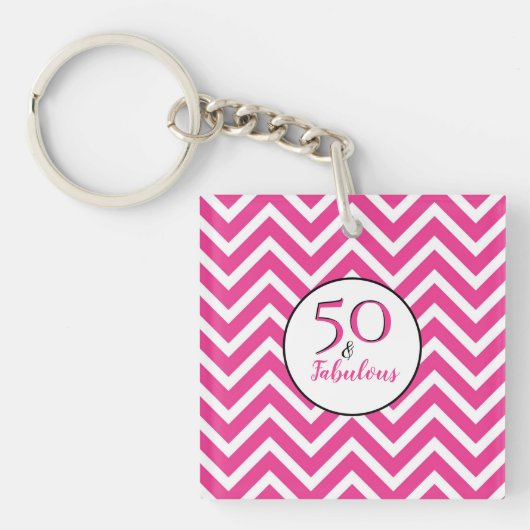 50 & Fabulous 50th Birthday Pink Chevron Pattern Sleutelhanger (Voorkant)