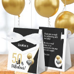 50 & Fabulous Gold en zwarte moderne feestdag Bedankdoosjes<br><div class="desc">Zeg bedankt voor degenen die je grote verjaardagsbassin vieren met deze bonnen! Moderne en elegante zwarte en goudlettertypen. U kunt de tekst bijwerken om aan uw behoeften te voldoen - zelfs het vette jaar van "50" kan worden bijgewerkt. 40 en geweldig, iemand? Dit ontwerp heeft ook een silhouet afbeelding van...</div>