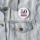 50 & Fabulous Pink Black Typografie 50th Birthday Ronde Button 5,7 Cm (In situ)
