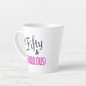50 & FABULOUS Retro Black & Roze 50e verjaardag Latte Mok (Linkerhoek)