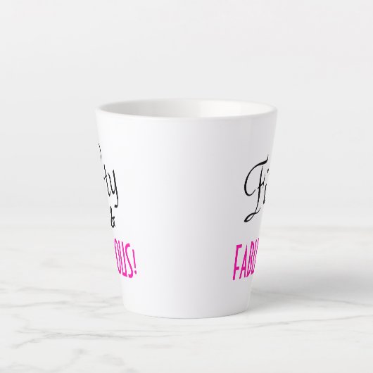 50 & FABULOUS Retro Black & Roze 50e verjaardag Latte Mok (Voorkant)