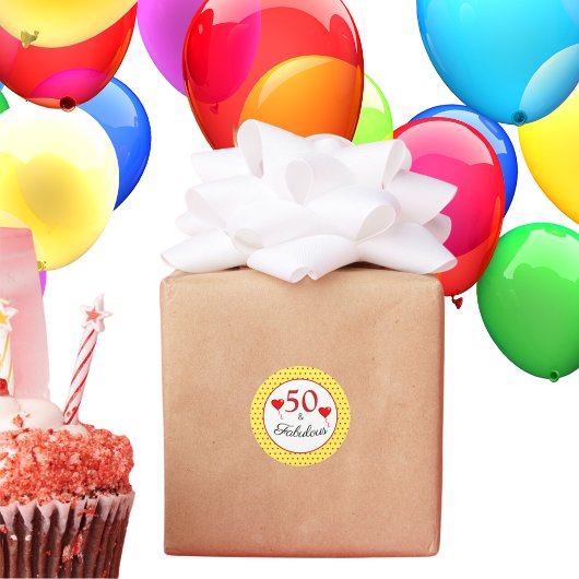 50 & Fabulous Typografie Red 50th Birthday Yellow Ronde Sticker