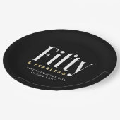 50 & Fearless Verjaardag Elegant Modern Zwart Cust Papieren Bordje (Gekanteld)