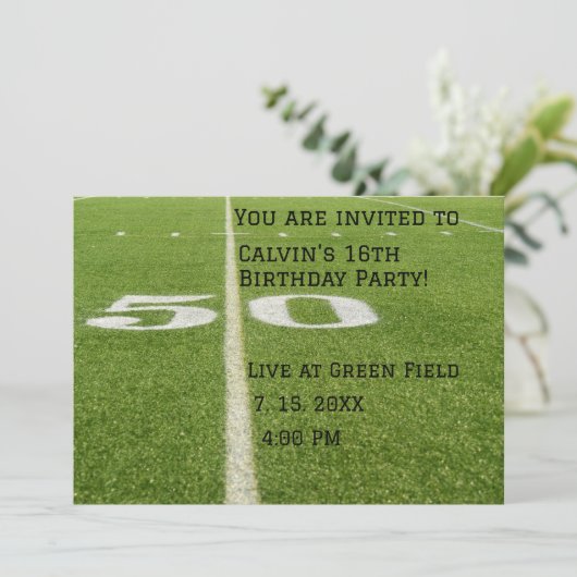 50 Groen football veld verjaardagsfeestuitnodiging Kaart (Staand voorkant)