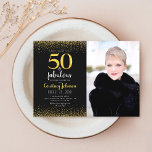 50 jaar en geweldige verjaardag zwarte gouden glit kaart<br><div class="desc">"50 en geweldig." Wees trots, blij en sukkel in 50 met stijl! Verstuur deze verbluffende, moderne, dunne, gouden faux glitter op de zwarte 50ste verjaardag, gepersonaliseerde fotouitnodiging voor een viering om het te herinneren. Coördinerende enveloppen, etiketten, papieren borden, luiers en andere items zijn ook beschikbaar. Gegarandeerd om stijlvolle pret aan...</div>