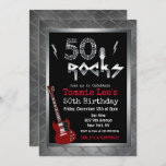 50 Rocks Rockstar Guitar 50th Birthday Invitation Kaart<br><div class="desc">50 Rocks Rockstar Electric Guitar Metallic Silver Glitter 50th Surprise Birthday Invitation</div>