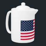 50-sterren Amerikaanse vlag: oude glorie sterren e Theepot<br><div class="desc">De 50-sterrenvlag, een krachtig symbool van Amerikaanse eenheid, heeft een oorsprongsverhaal dat net zo uniek is als de natie die het vertegenwoordigt. In 1958 kreeg een jonge middelbare scholier genaamd Bob Heft, woonachtig in Lancaster, Ohio, een opdracht voor de geschiedenisles: een nieuwe vlag ontwerpen voor de Verenigde Staten. - Heft,...</div>