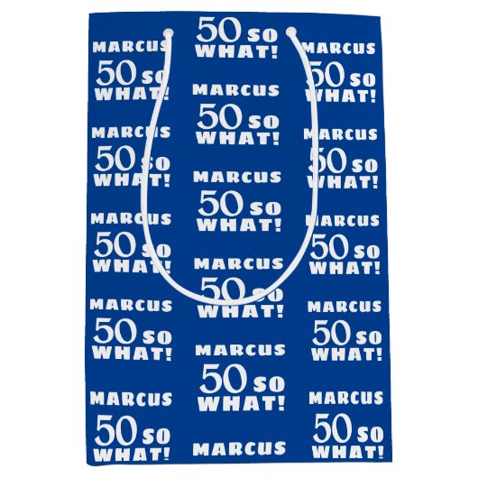 50 wat Funny Quote Typografie 50th Birthday Medium Cadeauzakje (Voorkant)