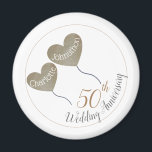 50e ballon voor het Jubileum van de Golden Wedding Magneet<br><div class="desc">Gepersonaliseerde 50ste trouwdag-ronde magneet met gouden hartballonnen. Deze moderne magneet maakt een ideaal geschenk of gunst voor een paar of de gouden trouwdag van vader en moeder. De namen en de jubileumaantallen kunnen worden veranderd zoals gewenst. De kaarten zijn ook beschikbaar in dit prachtige ontwerp.</div>