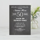 50E BIRTHDAY PARTY CHALKBOARD SURPRISE INVITE KAART (Staand voorkant)