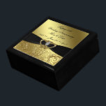 50e bruiloft Jubileum Gift Box Cadeaudoosje<br><div class="desc">Een Digitalcon-Afbeeldingen-ontwerp met een Black Satin Ribbon en Gold Glitter Flourish Lijst-thema met een verscheidenheid aan aangepaste afbeeldingen, vormen, patronen, stijlen en lettertypen in deze one-of-a-achtige Gift Box van het "Golden Wedding Jubileum". Dit elegante en aantrekkelijke ontwerp wordt geleverd met aanpasbaar fotopapier en tekstletters aan de voorzijde en is zeker...</div>