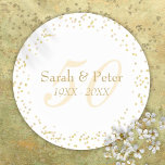 50e Golden Wedding Jubileum Gold Confetti Ronde Sticker<br><div class="desc">Prachtig gepersonaliseerd met uw namen en data in goud over een delicate 50 (of monogram initiaal) op een delicate goudstof confetti achtergrond. Gebruik voor jubileumfeesten of meer. Ontworpen door Thisnotme©</div>