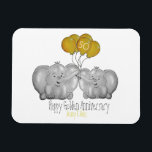 50e Golden Wedding Jubileum schattige olifant Magneet<br><div class="desc">Aangepaste 50e Golden Wedding Jubileum cadeau-magneet met schattig olifantendesign De magneet shows een geïllustreerd olifantenpaar met een set gouden ballonnen die 50 lezen. De namen van de man en de vrouw die getoond worden kunnen worden aangepast en de getoonde verjaardag kan ook worden veranderd zoals gewenst. Deze magneet maakt het...</div>