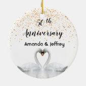 50e gouden trouwdag witte zwanen keramisch ornament (Achterkant)