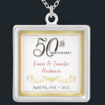 50e Jubileum Elegant Keepomwille Pendant Zilver Vergulden Ketting<br><div class="desc">50th Jubileum Keepomwille Ketting — Elegant Golden 50th Wedding Jubileum Pendant met formeel script en gescrold antiek design — Pas de namen en de datum aan voor je vrolijke viering. Perfect geschenk voor je vrouw, moeder, grootmoeder om samen 50 Gouden Jaren te herdenken. Overeenkomende kaarten, uitnodigingen, briefing en cadeaus beschikbaar....</div>