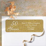 50e Jubileum Gold Dust Confetti Etiket<br><div class="desc">Mooie scriptlettertypen 50 jaar en gepersonaliseerd met uw namen en mailadres op een delicaat gouden stofachtergrond. Ontworpen door: Thisnotme©</div>