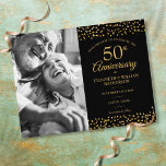 50e Jubileum Gold Hearts Sparen de Foto van de Dat Aankondigingskaart<br><div class="desc">Met een delicaat gouden hartenbekentenis op een zwarte achtergrond. Je kunt je personaliseren met je speciale foto en een viering van vijftig jaar van de gouden verjaardag,  behalve de datumdetails in elegante moderne typografie. Ontworpen door: Thisnotme©</div>