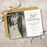 50e Jubileum Gold Wedding Photo Save the Date Aankondigingskaart<br><div class="desc">Pas je favoriete trouwfoto aan met je speciale 50e gouden trouwdag-feestelijke details in chic gold-typografie. Het omgekeerde kenmerkt gouden liefde hart confetti. Ontworpen door: Thisnotme©</div>